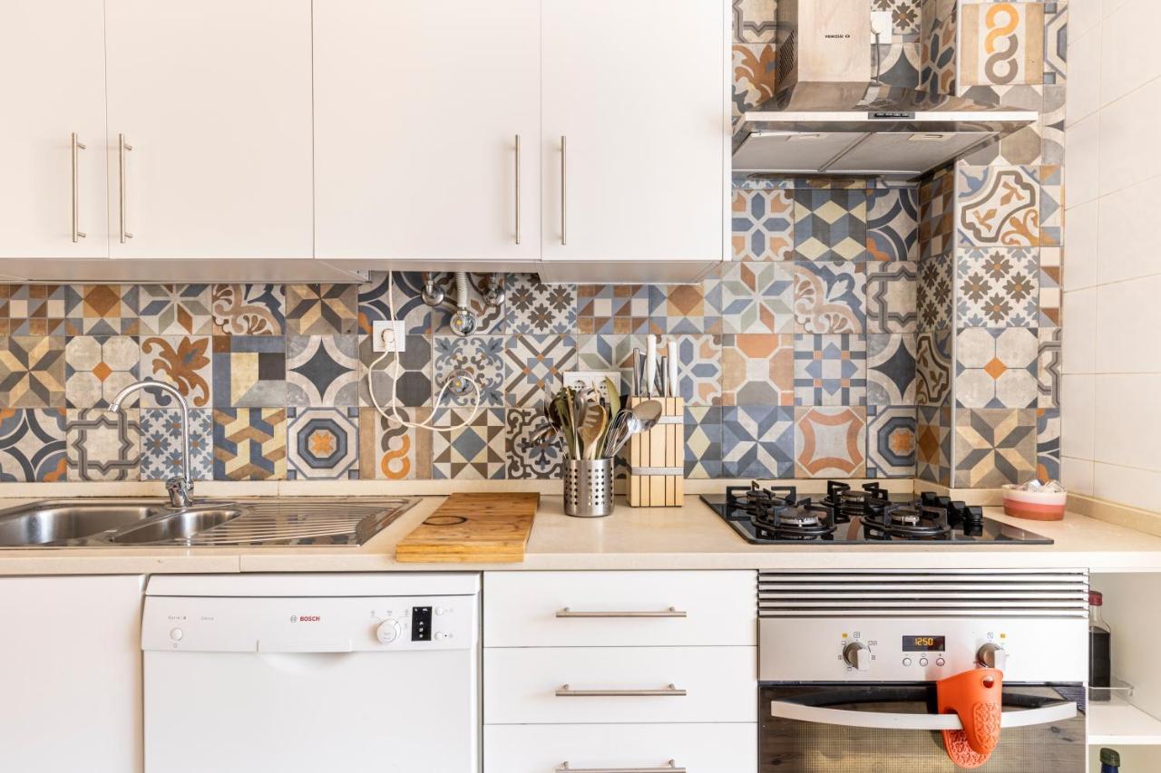 Comfy 3 Bedroom Campo De Ourique Apartment Lissabon